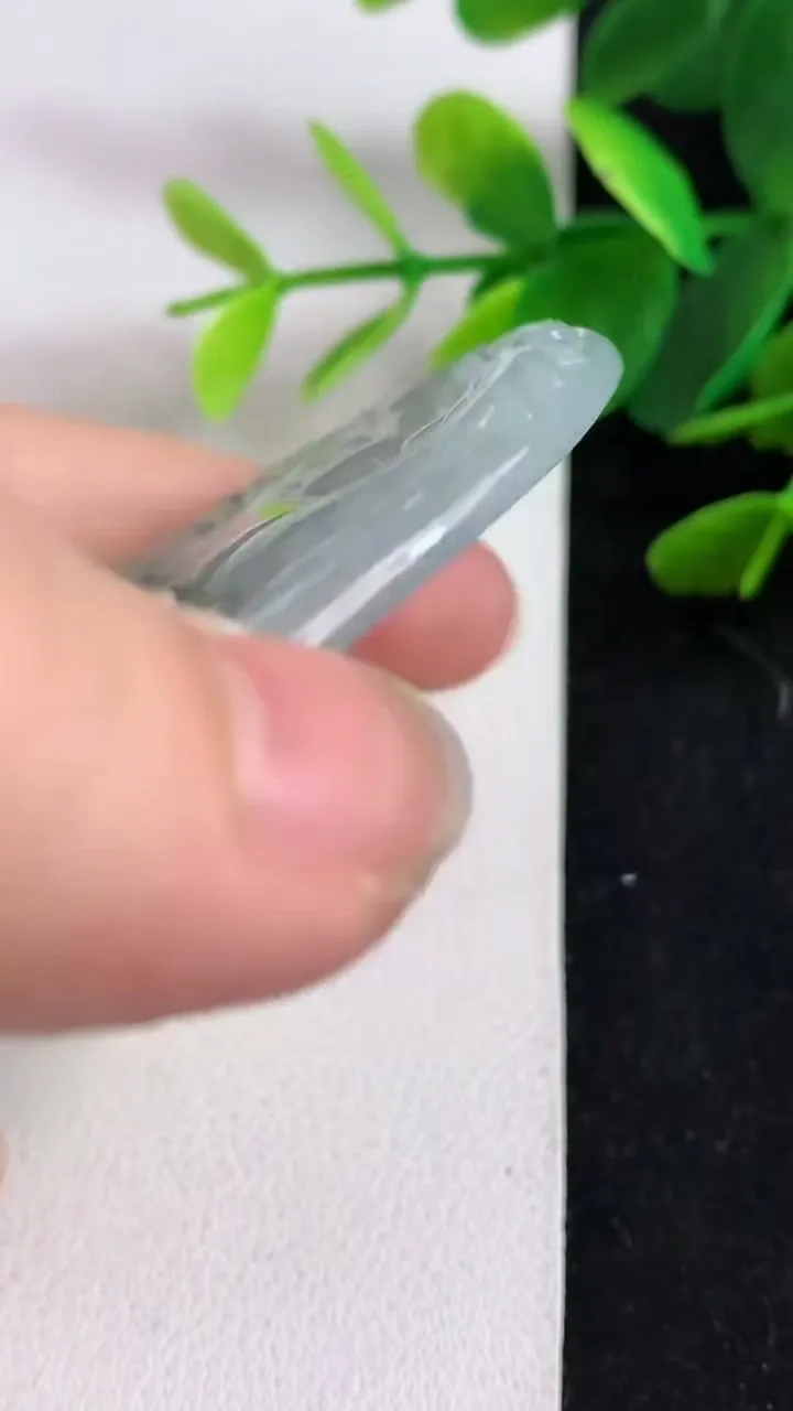 天然A货翡翠飘花凤凰吊坠，尺寸64-43-5，重:24.63g
5月9日