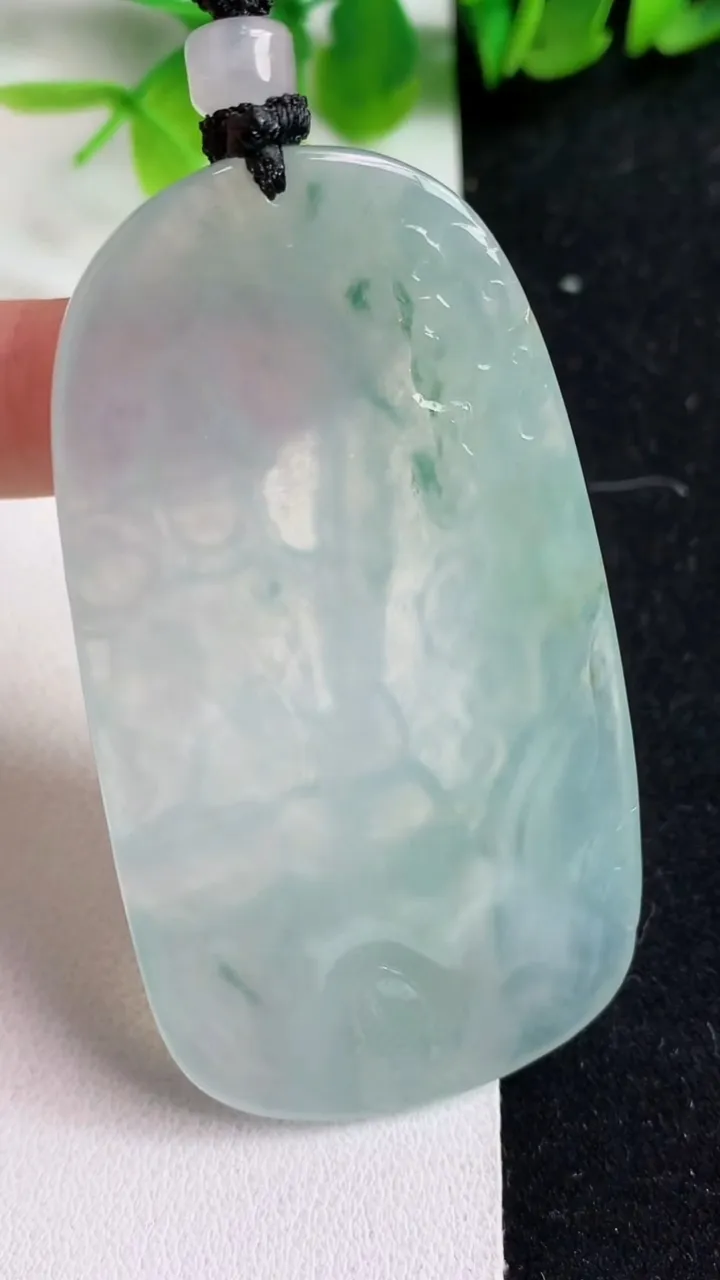 天然A货翡翠飘花虚空藏观音菩萨吊坠，尺寸66.8-37-5.7，重量:36.21g
5月9日