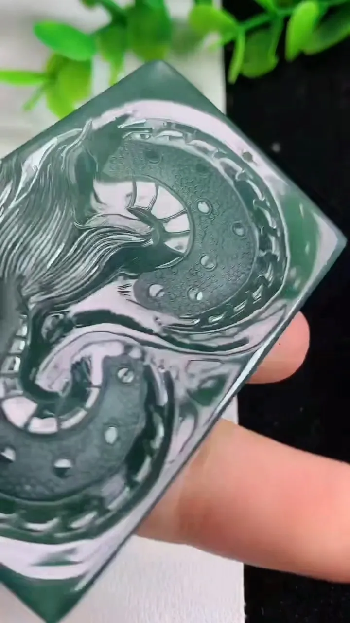 天然A货翡翠蓝水祥龙千手观音吊坠，尺寸63-40.7-6.8，重量:39.92g
5月9日