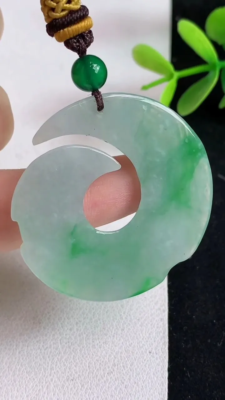 天然A货翡翠时来运转吊坠，尺寸38.8-4，重:9.97g
5月9日