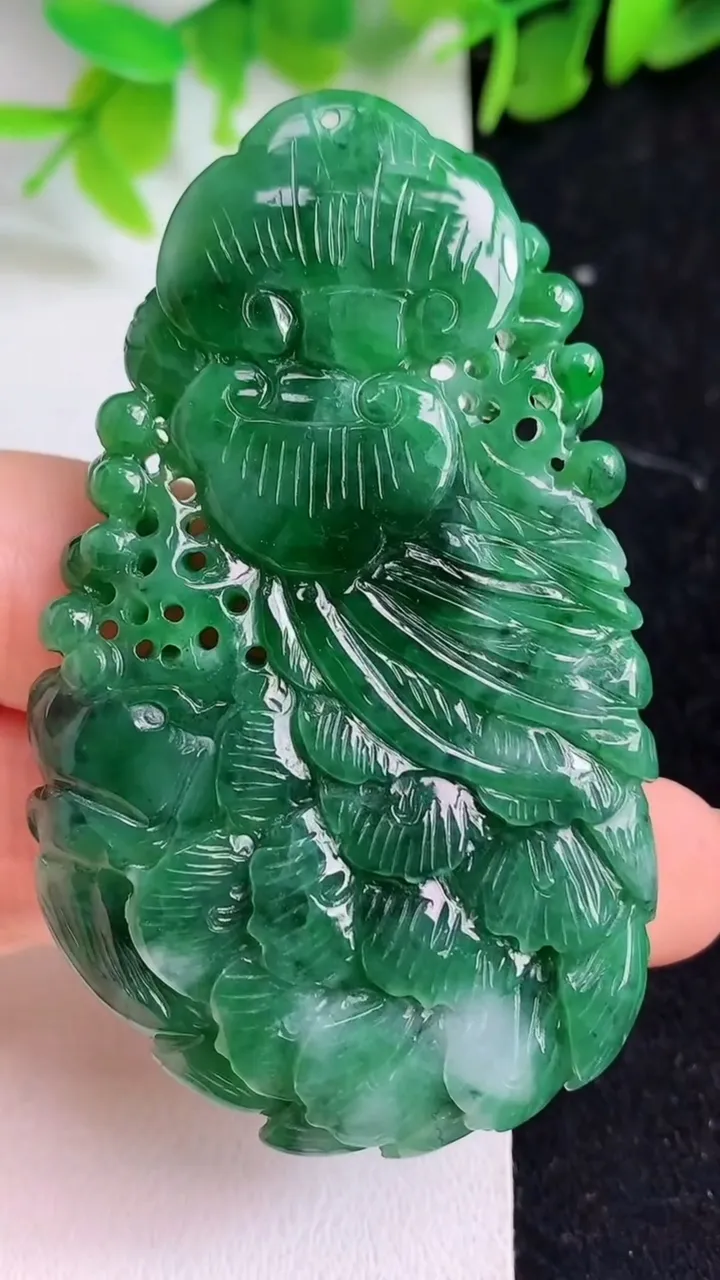天然A货翡翠凤凰吊坠，尺寸63.4-38.3-6.3，重量:29.16g
5月9日