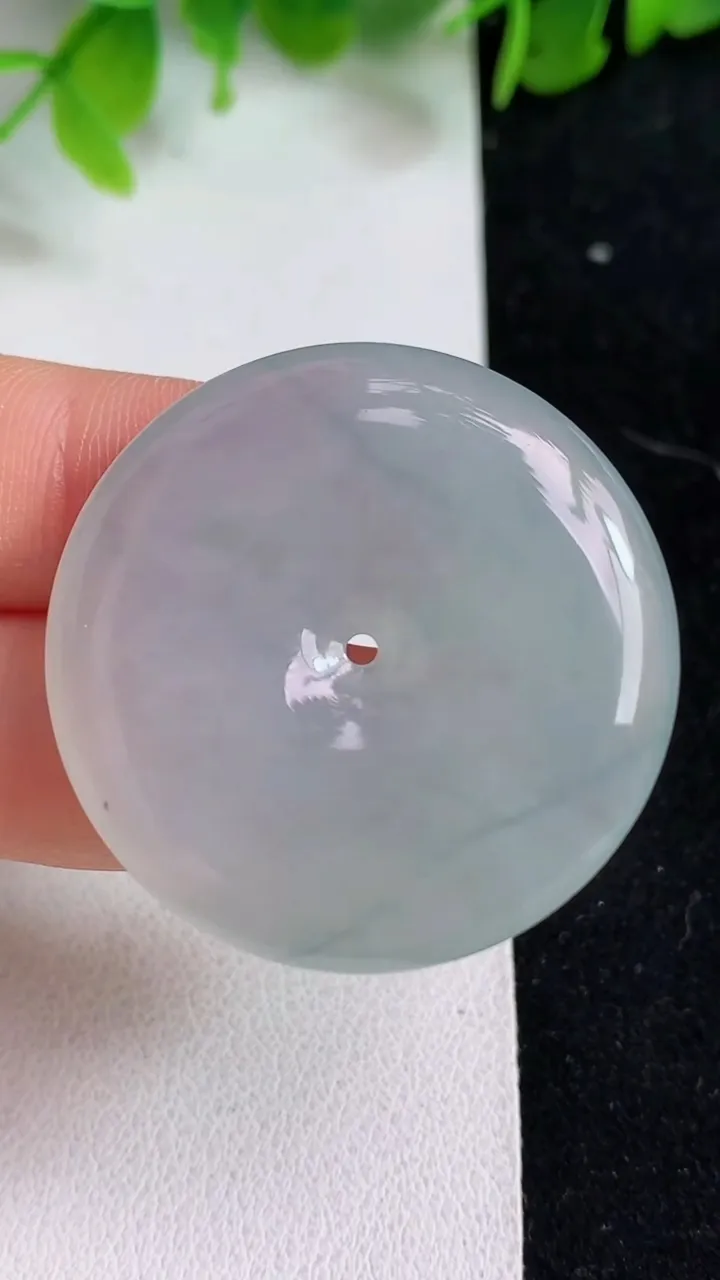 天然A货翡翠平安扣吊坠，尺寸35-5.8，重量:15.12g
5月9日
