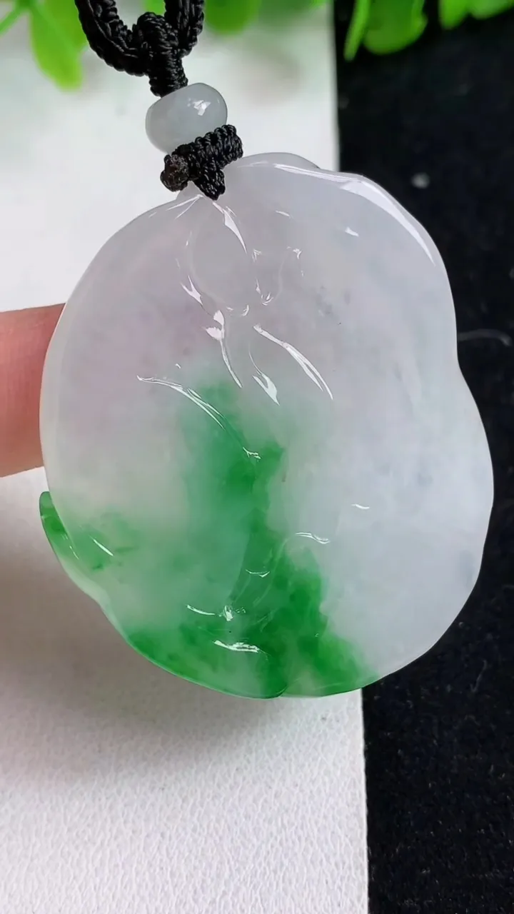 天然A货翡翠阿弥陀佛吊坠，尺寸45.4-39-7.2，重量:30.21g
5月9日