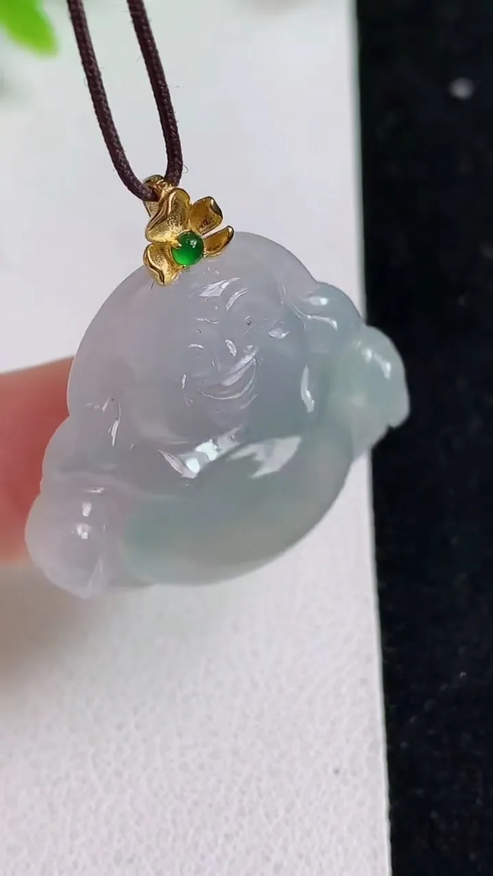 天然A货翡翠佛公吊坠，尺寸26.5-30-7，重量:7.70g
5月9日