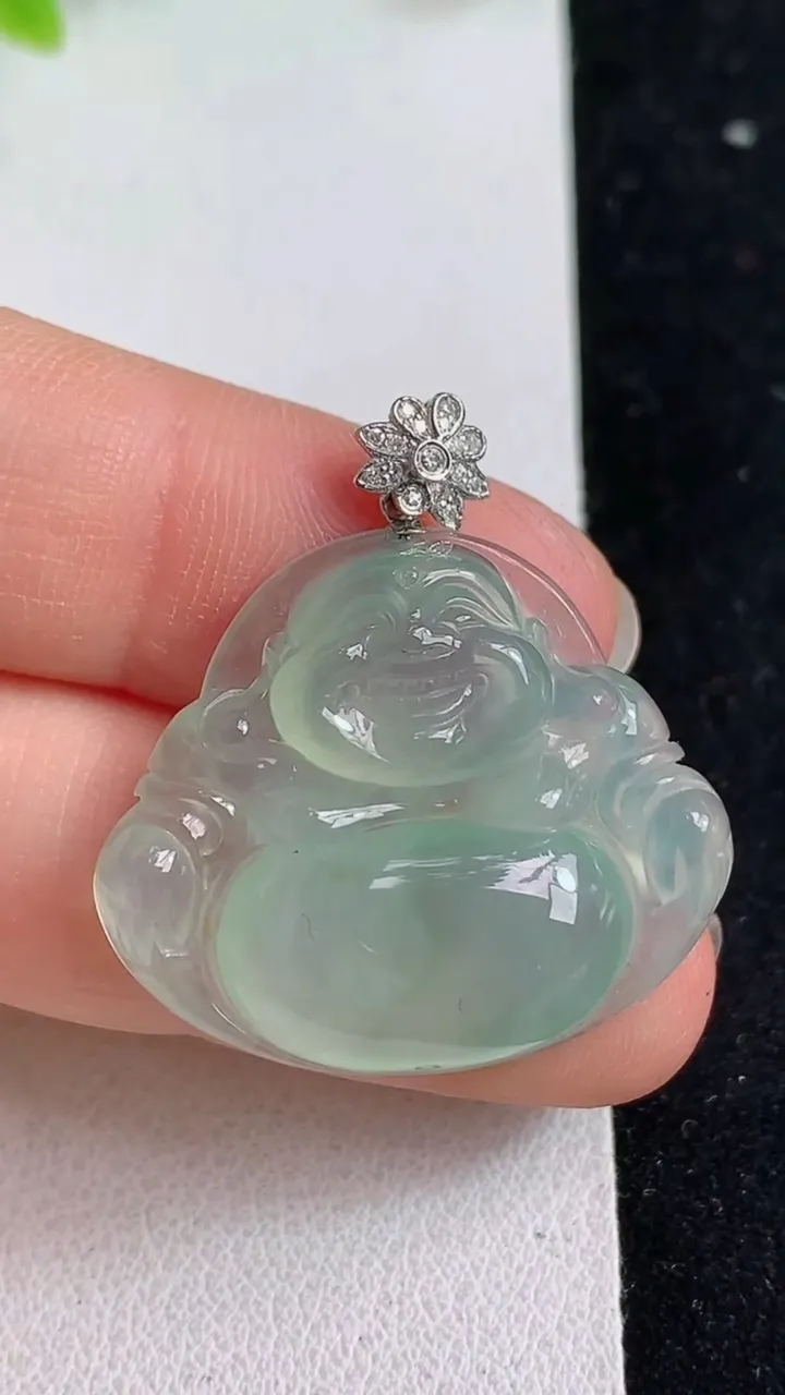 天然A货翡翠佛公吊坠，尺寸23.3-28.2-6，重量:6.50g
5月9日