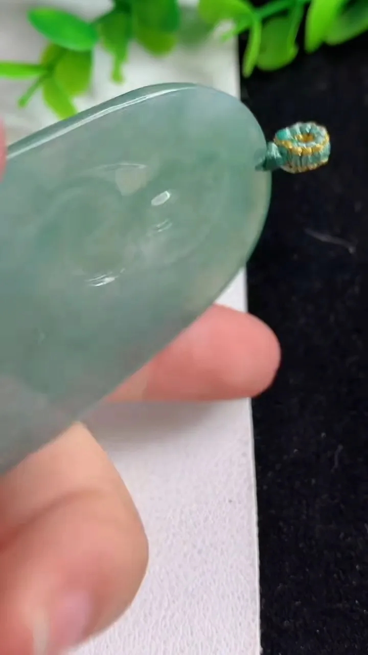 天然A货翡翠普贤菩萨吊坠，尺寸66-37.4-5，重量:26.50g
5月9日