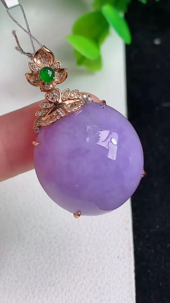 天然A货翡翠k金紫罗兰蛋面吊坠，尺寸22.7-21.3-12，重量:10.06g
5月9日
