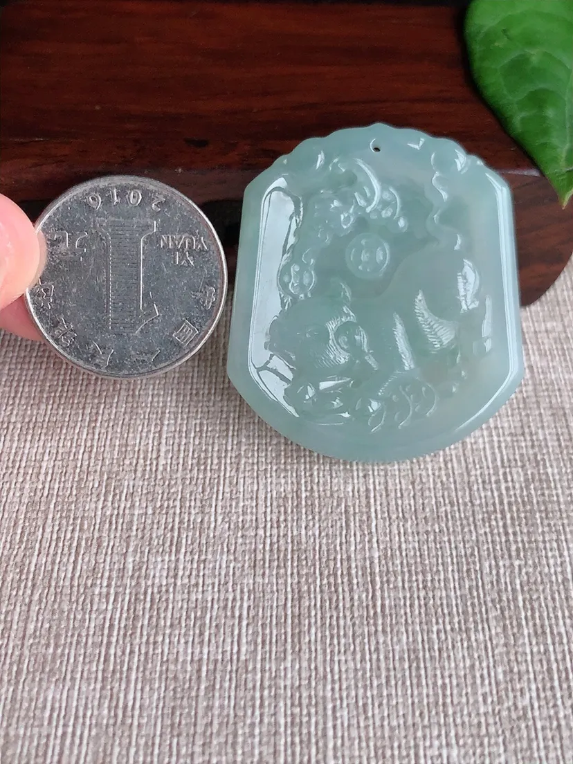 天然A货翡翠晴水生肖猪吊坠尺寸41×36.4×5.7m量18.57g 0507