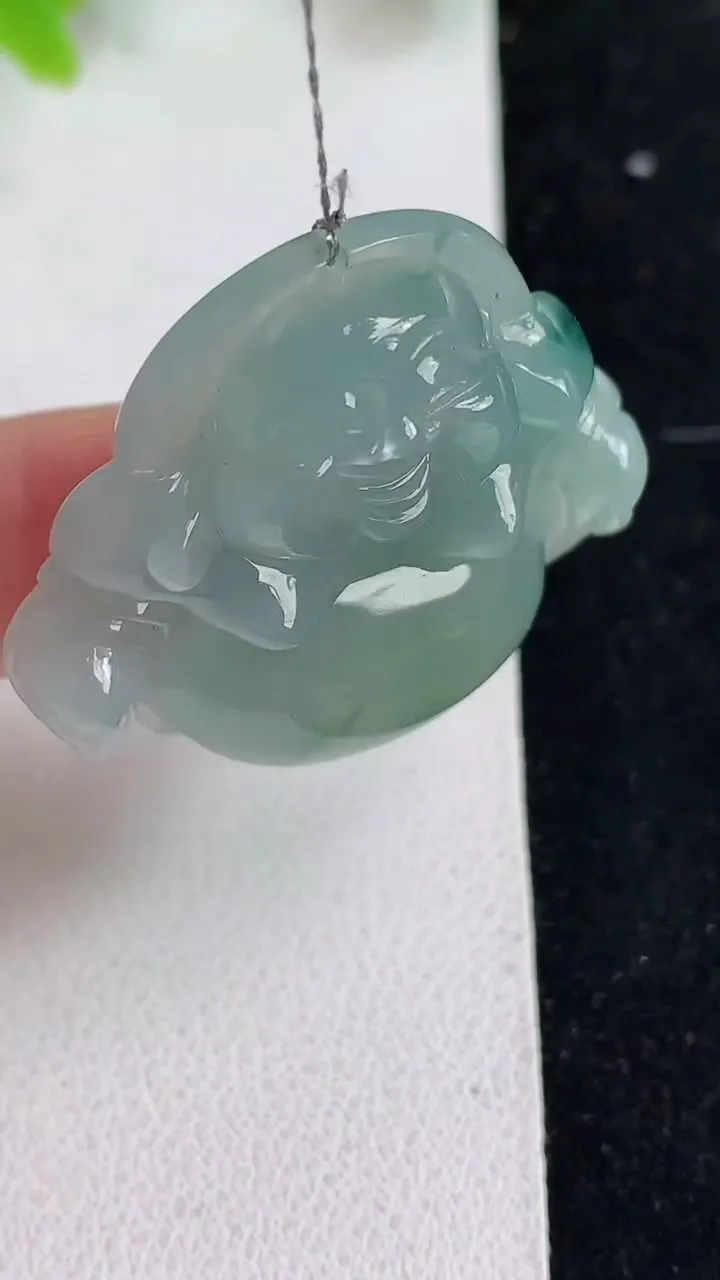 天然A货翡翠飘花佛公吊坠，尺寸32.5-35.7-9，重量:15.00g
5月9日