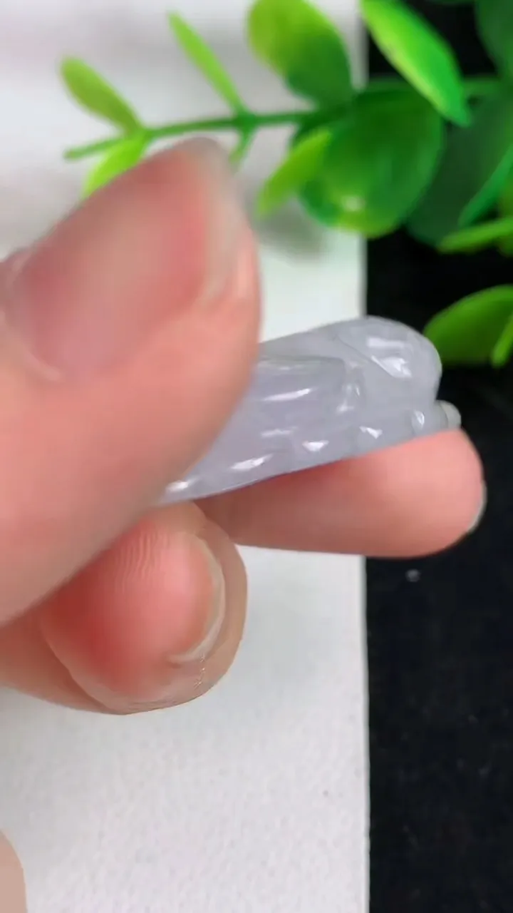天然A货翡翠白冰花生吊坠，尺寸38.6-28-10，重:15.74g
5月9日