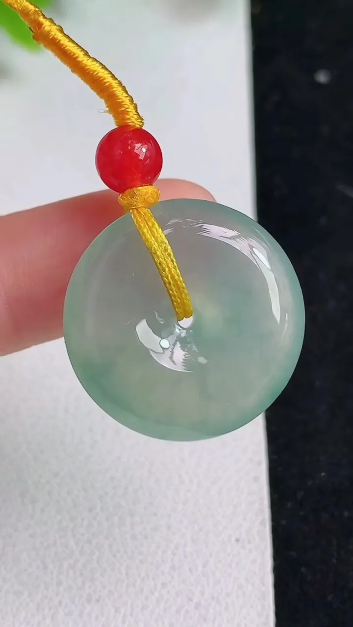 天然A货翡翠平安扣吊坠，尺寸22-6，重量:6.45g
5月9日
