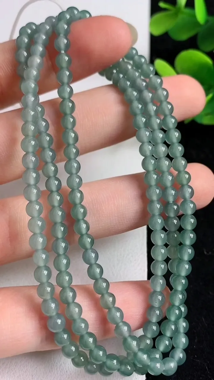 天然A货翡翠蓝水小米珠项链166颗，尺寸4，重:18.58g
5月9日