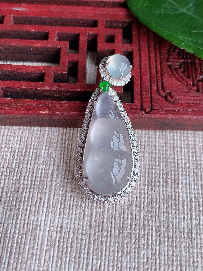 天然A货翡翠18K金伴白月光四季豆福豆平安豆吊坠尺寸34×13.5×8裸石21.6×10.4m量3.89g 0508