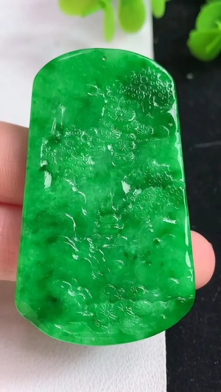 天然A货翡翠山水牌吊坠，尺寸56.5-33.6-6，重量:26.18g
5月9日