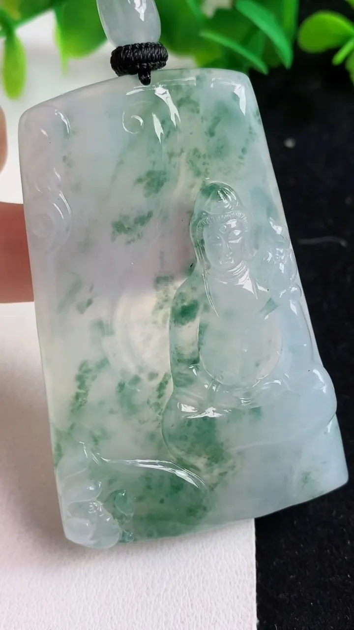 天然A货翡翠飘花大势至观音菩萨吊坠，尺寸63-41-5.5，重量:38.94g
5月9日
