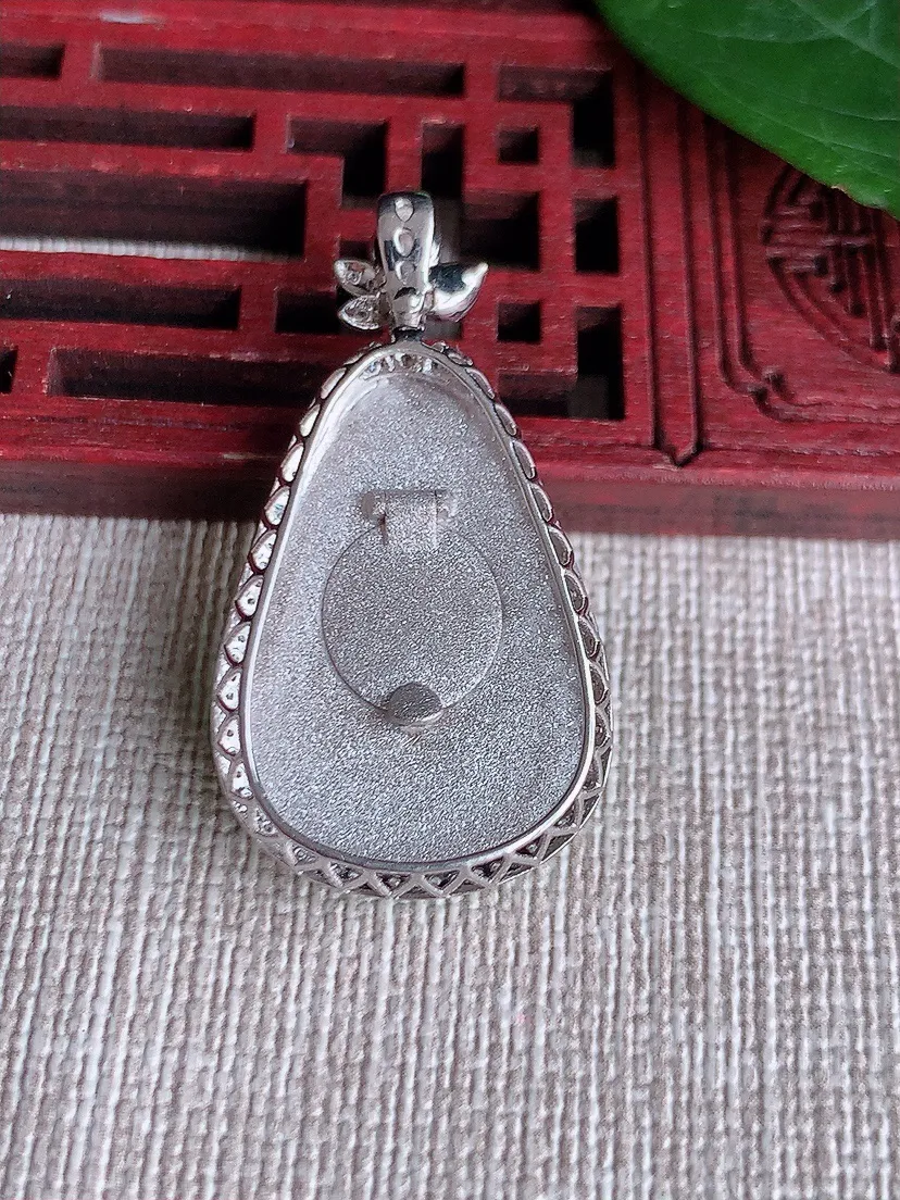 天然A货翡翠18K金伴甜绿如意吊坠尺寸36.4×19.2×7.3裸石25×17m量6.99g 050