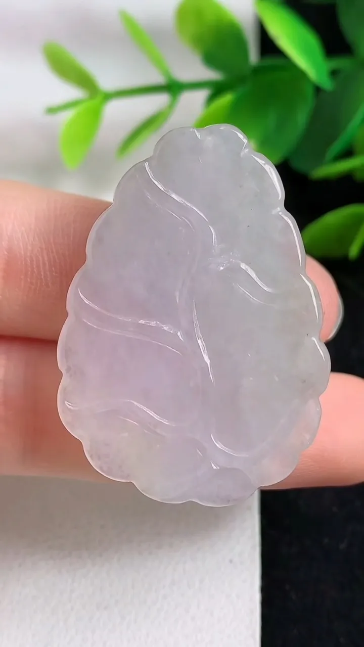 天然A货翡翠白冰花生吊坠，尺寸38.6-28-10，重:15.74g
5月9日
