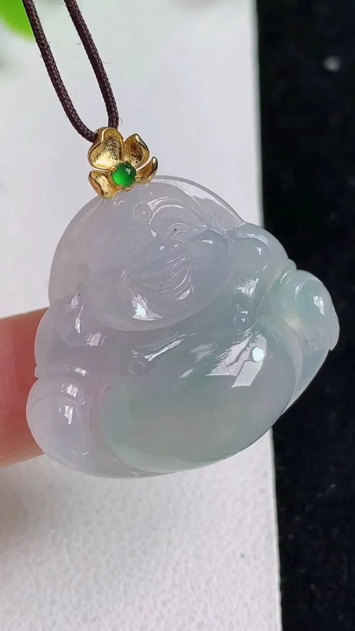 天然A货翡翠佛公吊坠，尺寸26.5-30-7，重量:7.70g
5月9日