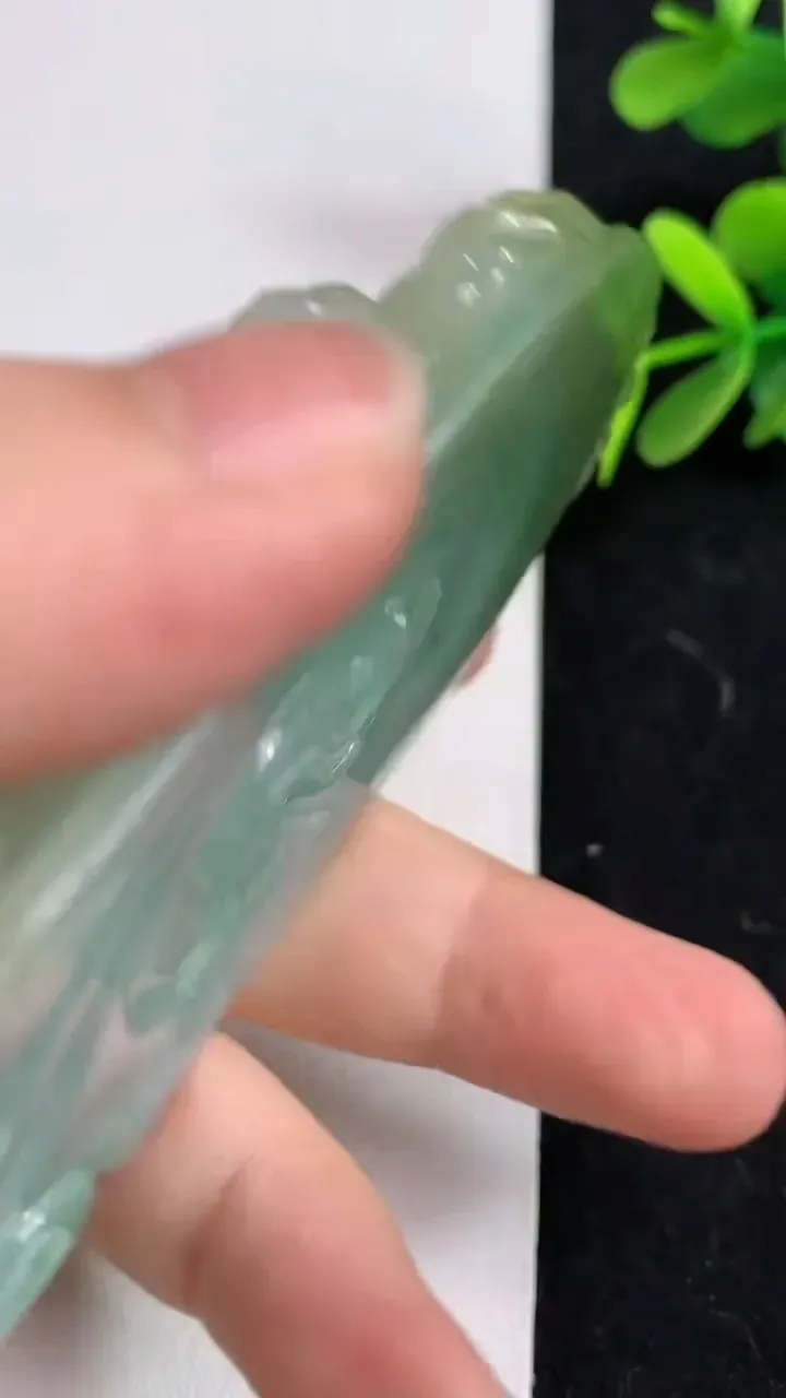 天然A货翡翠祥龙大势至观音菩萨吊坠，尺寸86-42-19，重:115.29g
5月10日