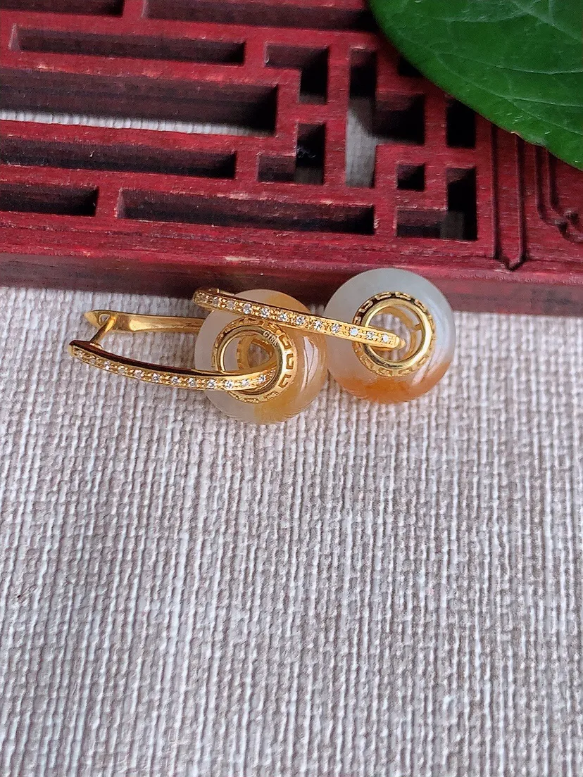天然A货翡翠18K金伴钻镶嵌飘黄翡甜甜圈耳坠 尺寸11×7mm 重量3.67g 0508