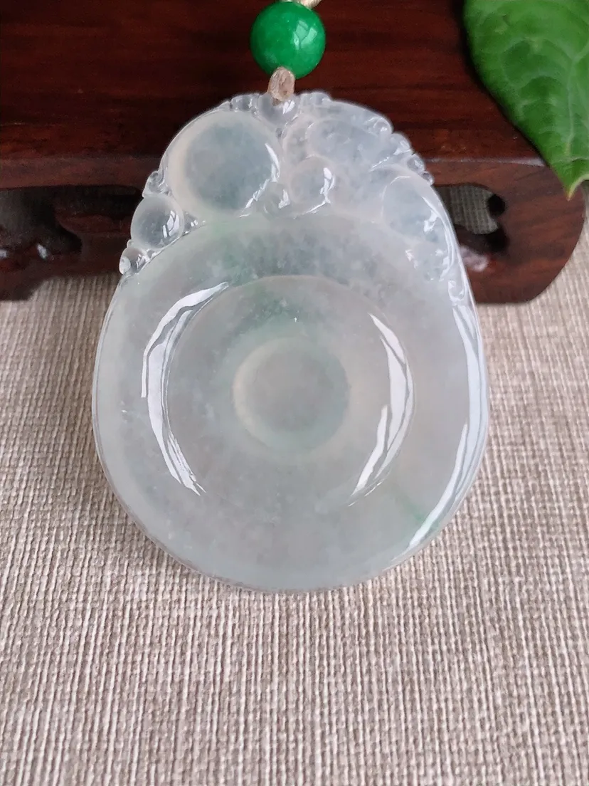 天然A货翡翠飘绿福贝吊坠尺寸56.8×43.6×6m量32.80g 0507