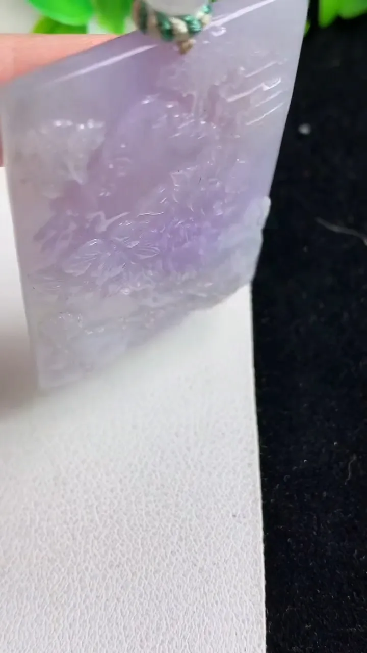 天然A货翡翠紫罗兰山水牌吊坠，尺寸53.3-36-5.4，重量:31.71g
5月9日