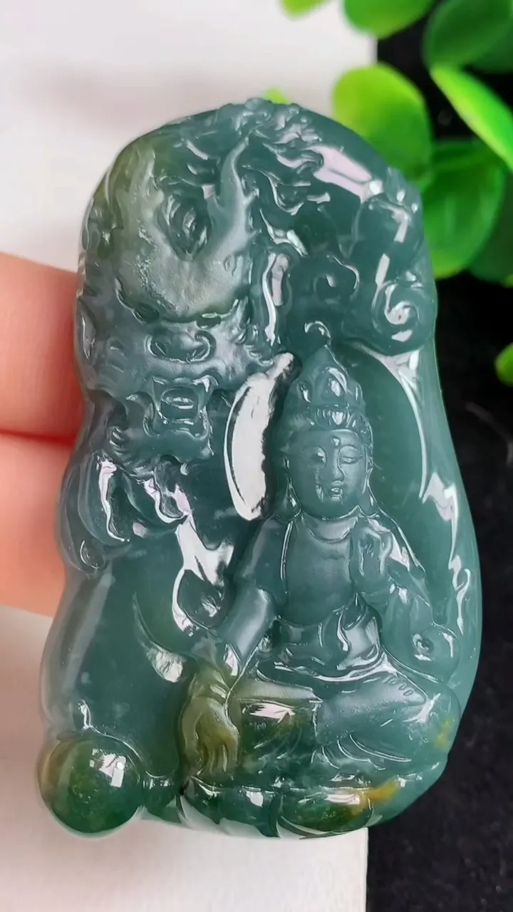 天然A货翡翠蓝水双彩祥龙观音菩萨吊坠，尺寸64-39-8，重:40.10g
5月9日