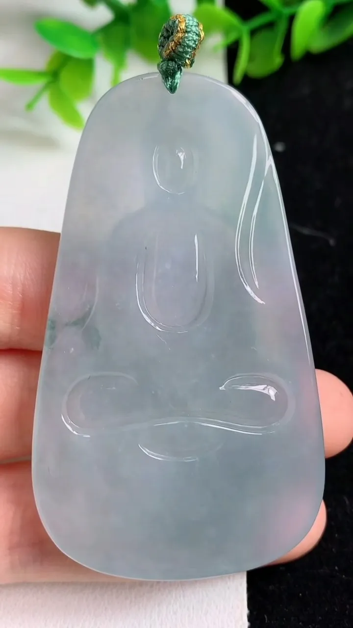天然A货翡翠飘花阿弥陀佛吊坠，尺寸65.6-38.3-5.4，重量:30.40g
5月9日