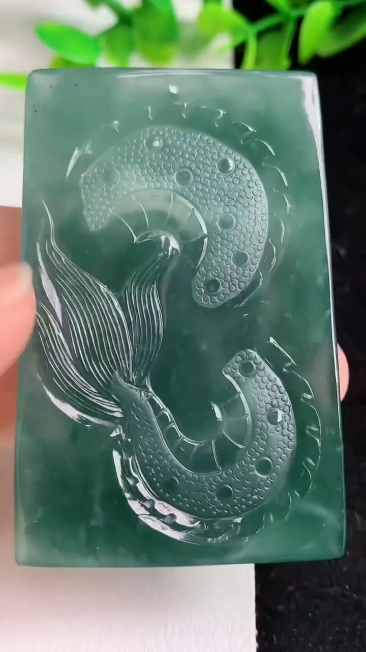 天然A货翡翠蓝水祥龙千手观音吊坠，尺寸63-40.7-6.8，重量:39.92g
5月9日