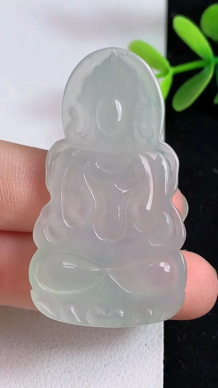 天然A货翡翠度母吊坠，尺寸49.6-28.2-5，重:12.37g
5月9日