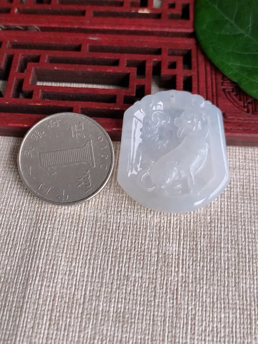 天然A货翡翠白月光生肖狗吊坠尺寸32.3×28.6×4.5m量9.72g 0507