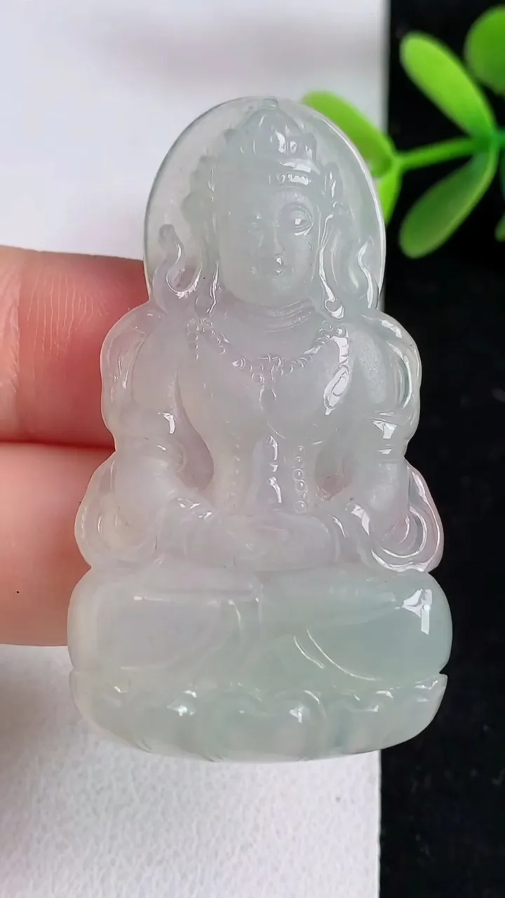 天然A货翡翠度母吊坠，尺寸49.6-28.2-5，重:12.37g
5月9日