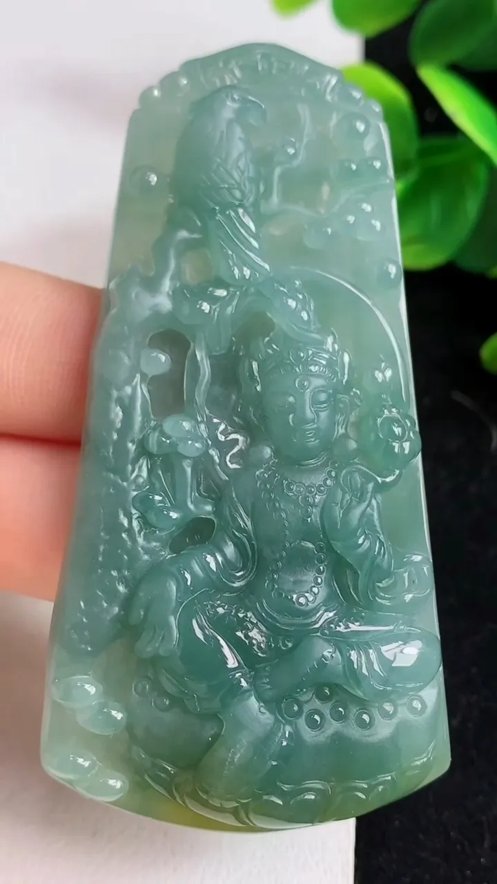 天然A货翡翠蓝水双彩大势至观音菩萨吊坠，尺寸73.5-37-8.1，重:32.33g
5月9日