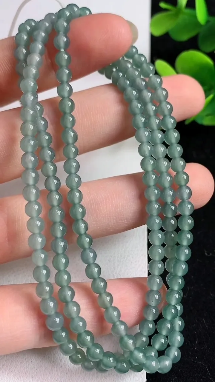 天然A货翡翠蓝水小米珠项链166颗，尺寸4，重:18.58g
5月9日