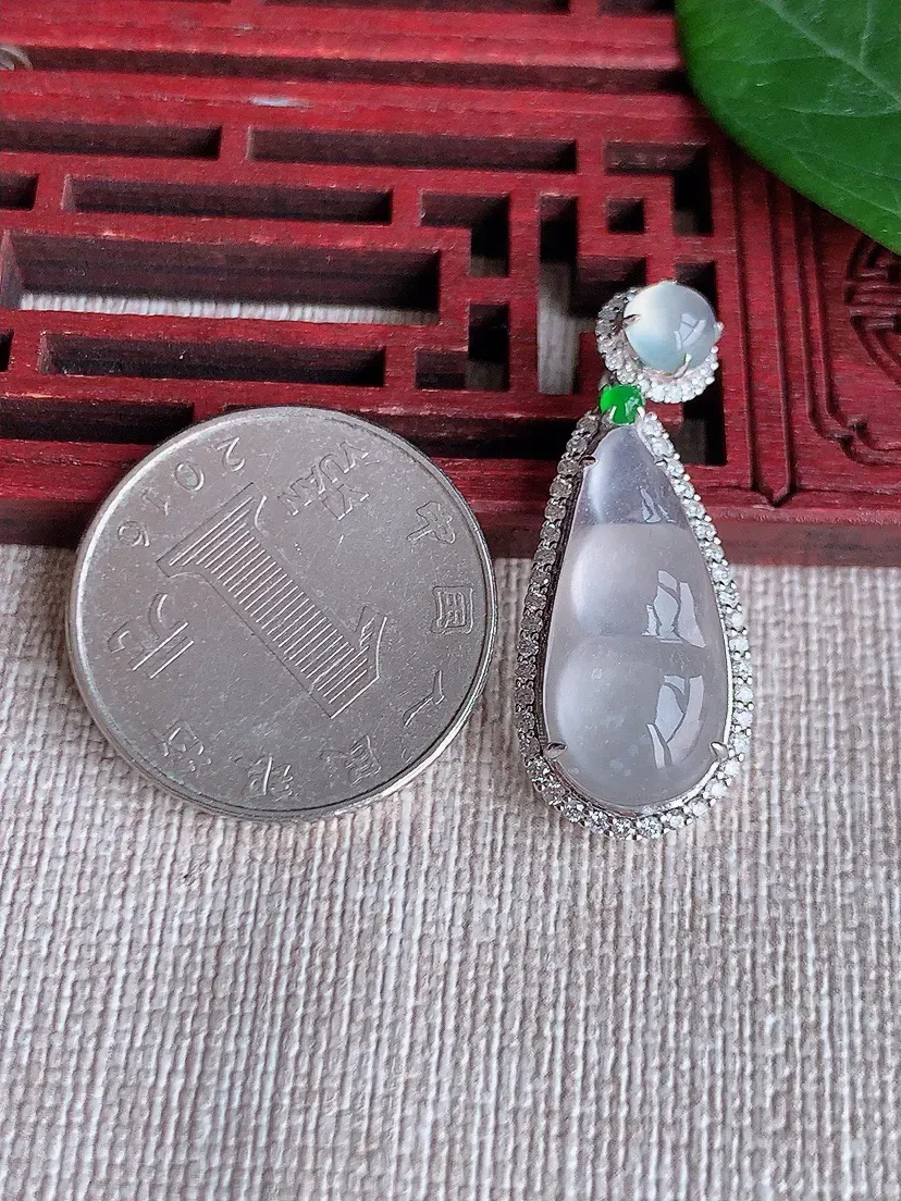 天然A货翡翠18K金伴白月光四季豆福豆平安豆吊坠尺寸34×13.5×8裸石21.6×10.4m量3.89g 0508