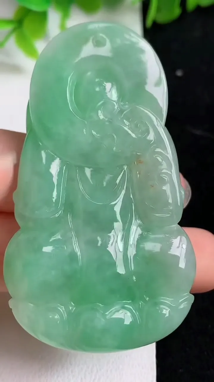 天然A货翡翠观音菩萨吊坠，尺寸61.3-35.2-7.2，重量:34.80g
5月9日