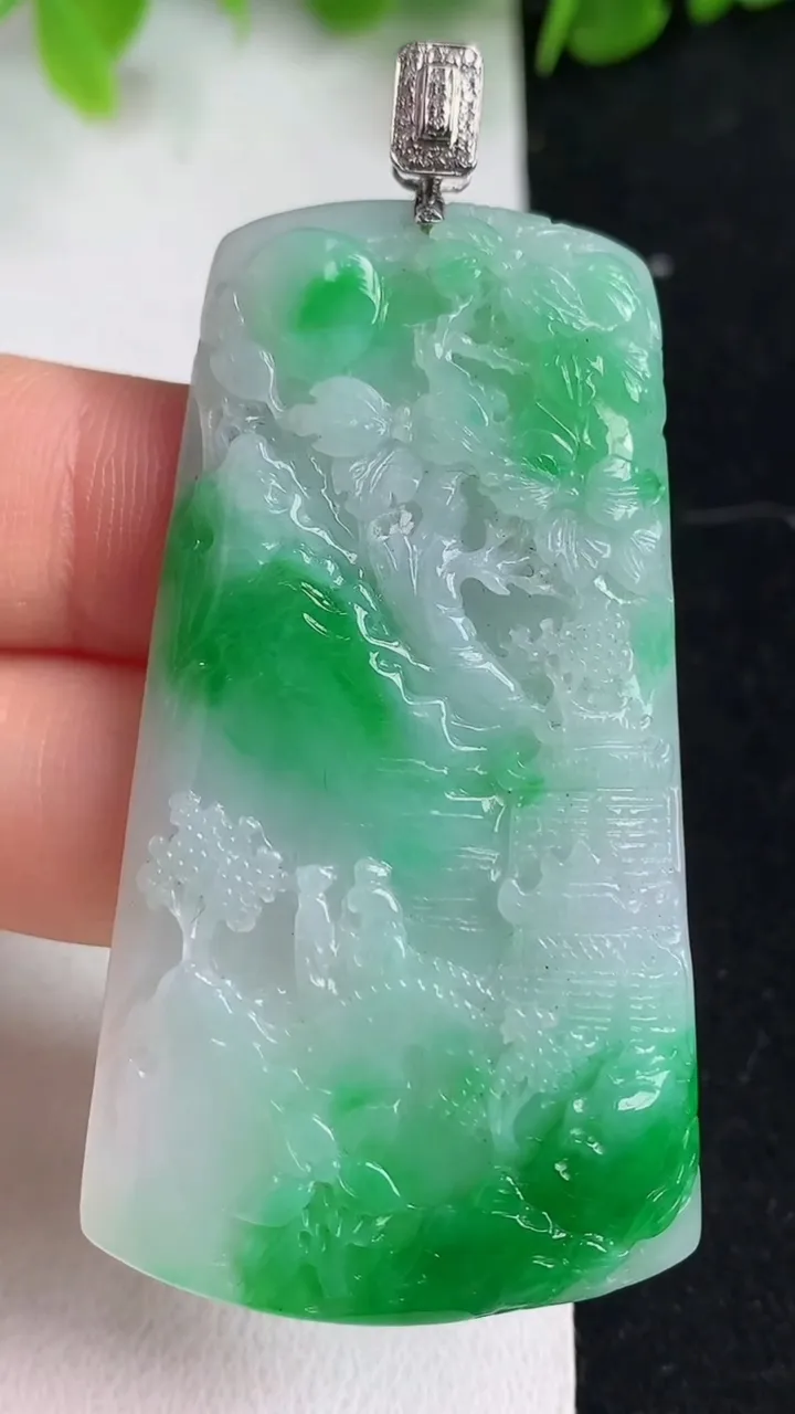 天然A货翡翠山水牌吊坠，尺寸55-30.3-5，重量:18.74g
5月9日