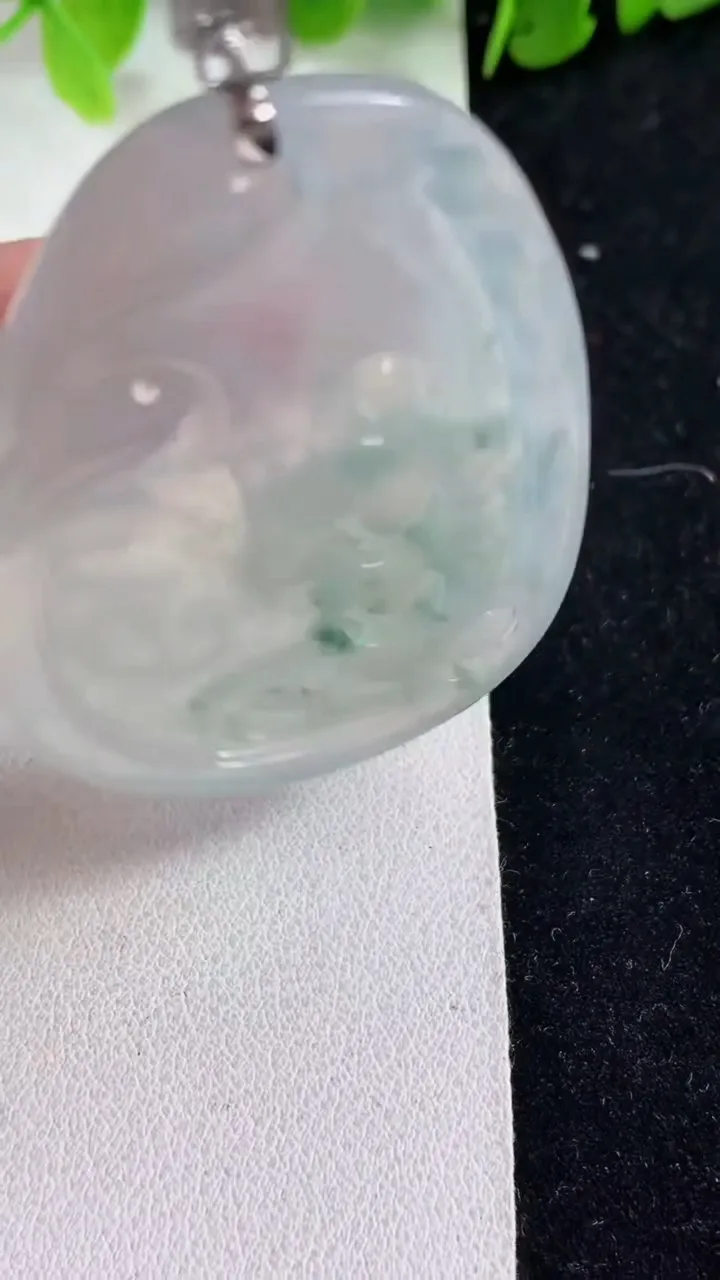 天然A货翡翠飘花观音菩萨吊坠，尺寸53-38.7-6，重量:24.22g
5月9日