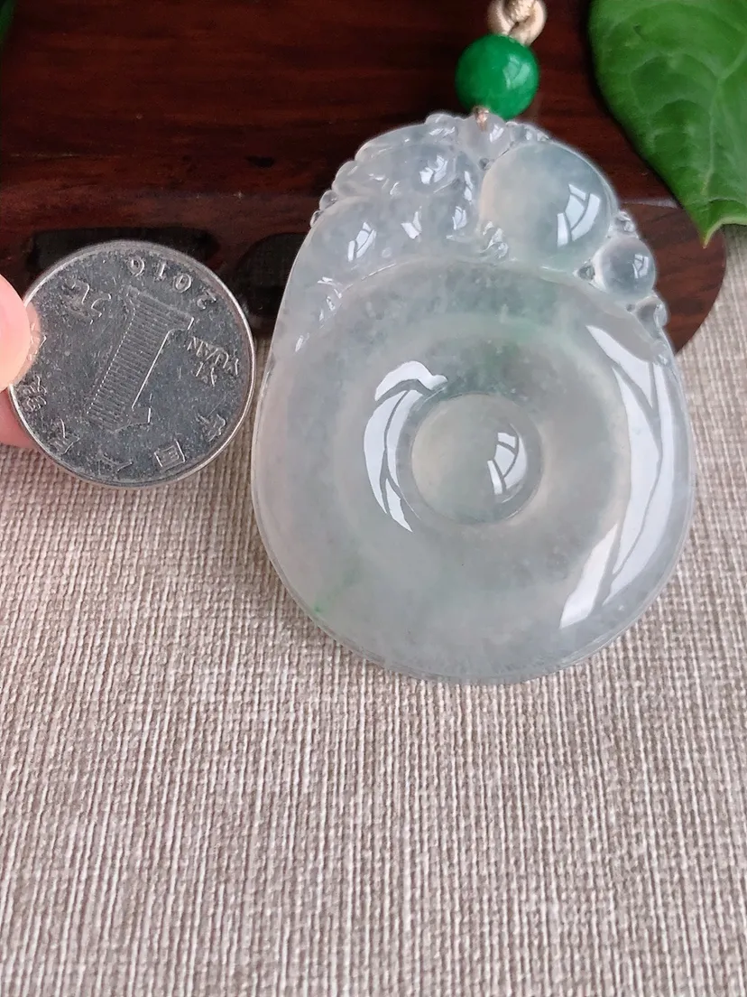 天然A货翡翠飘绿福贝吊坠尺寸56.8×43.6×6m量32.80g 0507
