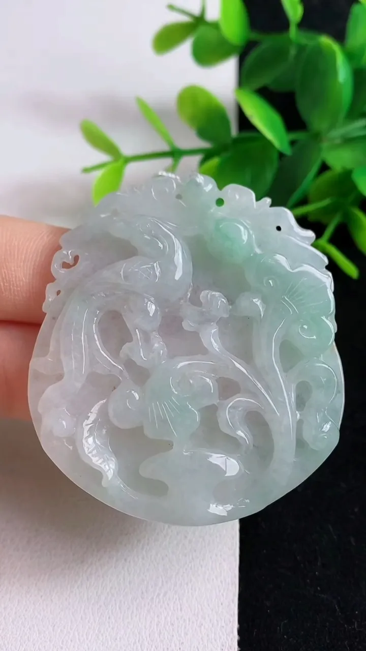 天然A货翡翠鸟语花香吊坠，尺寸53-48-6.3，重:26.83g
5月9日