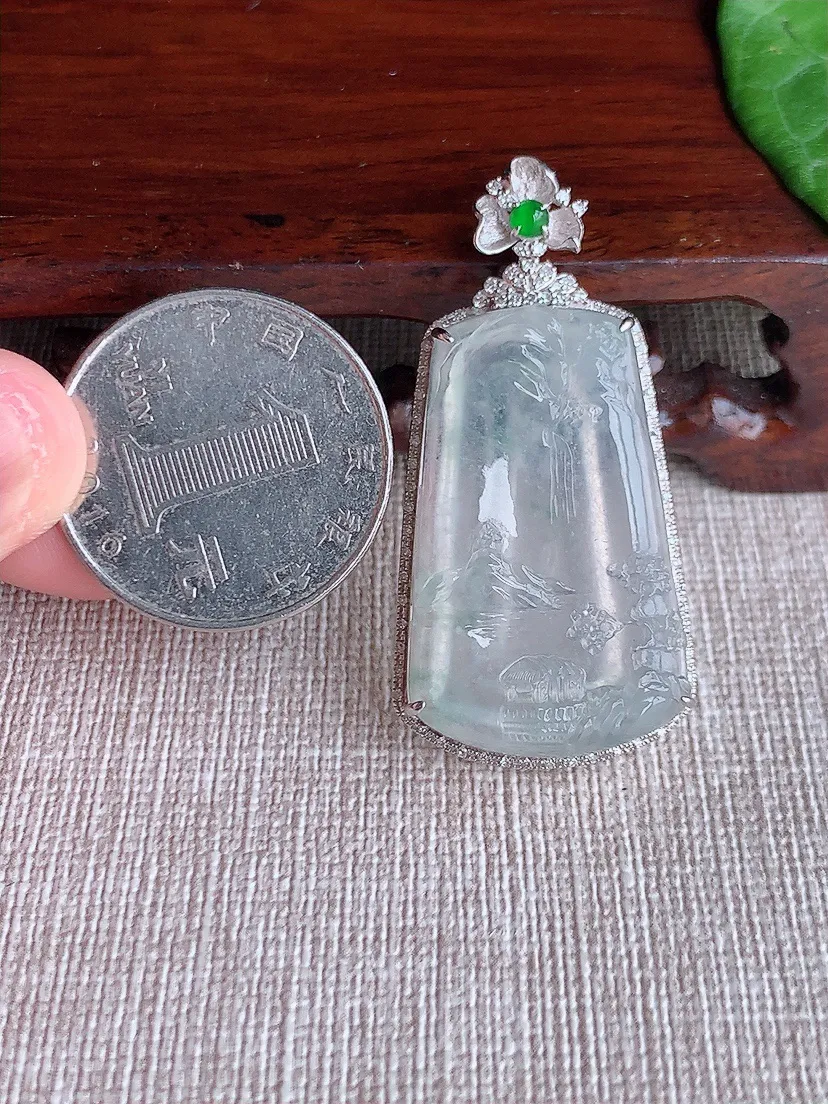 天然A货翡翠18K金伴白月光意境山水牌吊坠尺寸43.8×21.8×8.3裸石31.8×19.3m量8.35g 0508