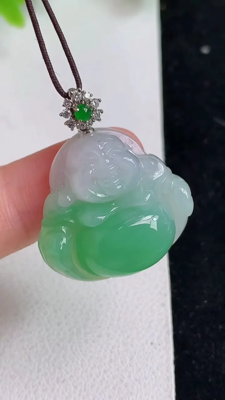 天然A货翡翠佛公吊坠，尺寸21.8-25-8，重量:7.39g
5月9日