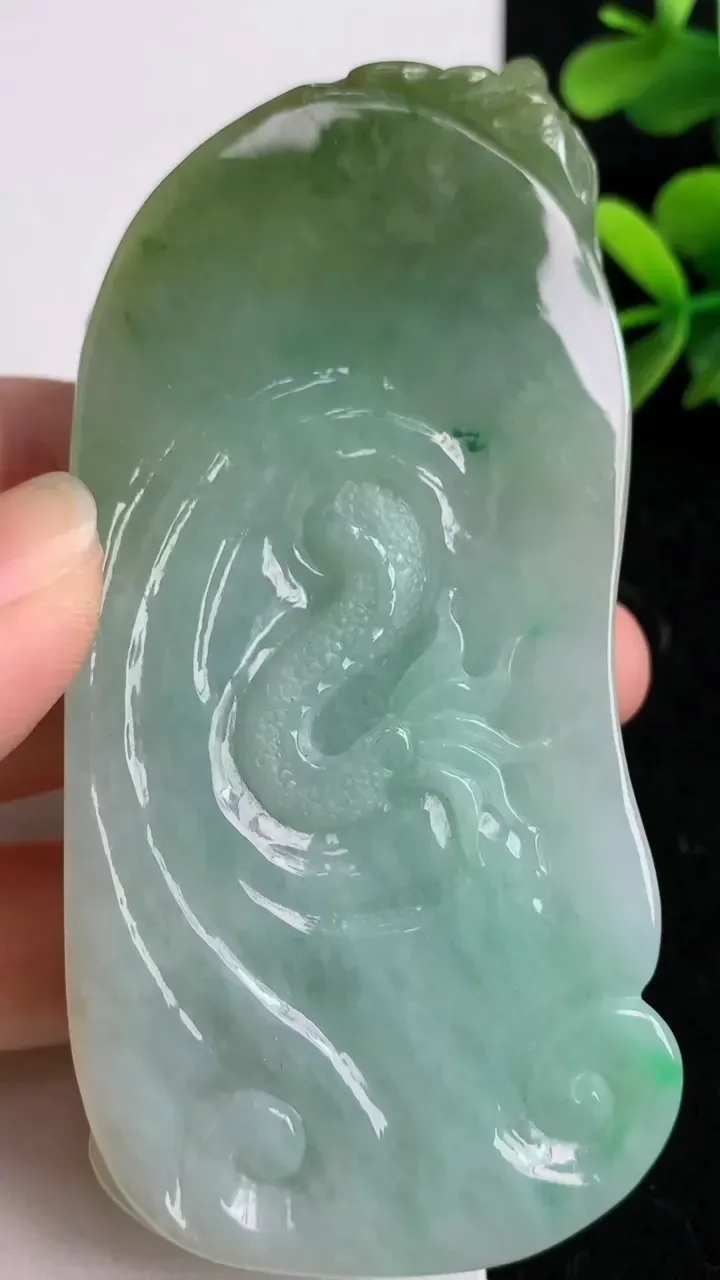 天然A货翡翠祥龙大势至观音菩萨吊坠，尺寸86-42-19，重:115.29g
5月10日