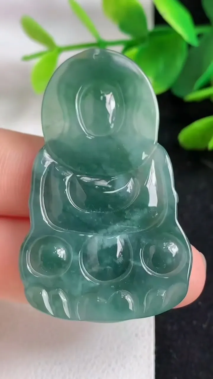 天然A货翡翠蓝水观音菩萨吊坠，尺寸48-30-4.5，重:10.90g
5月9日