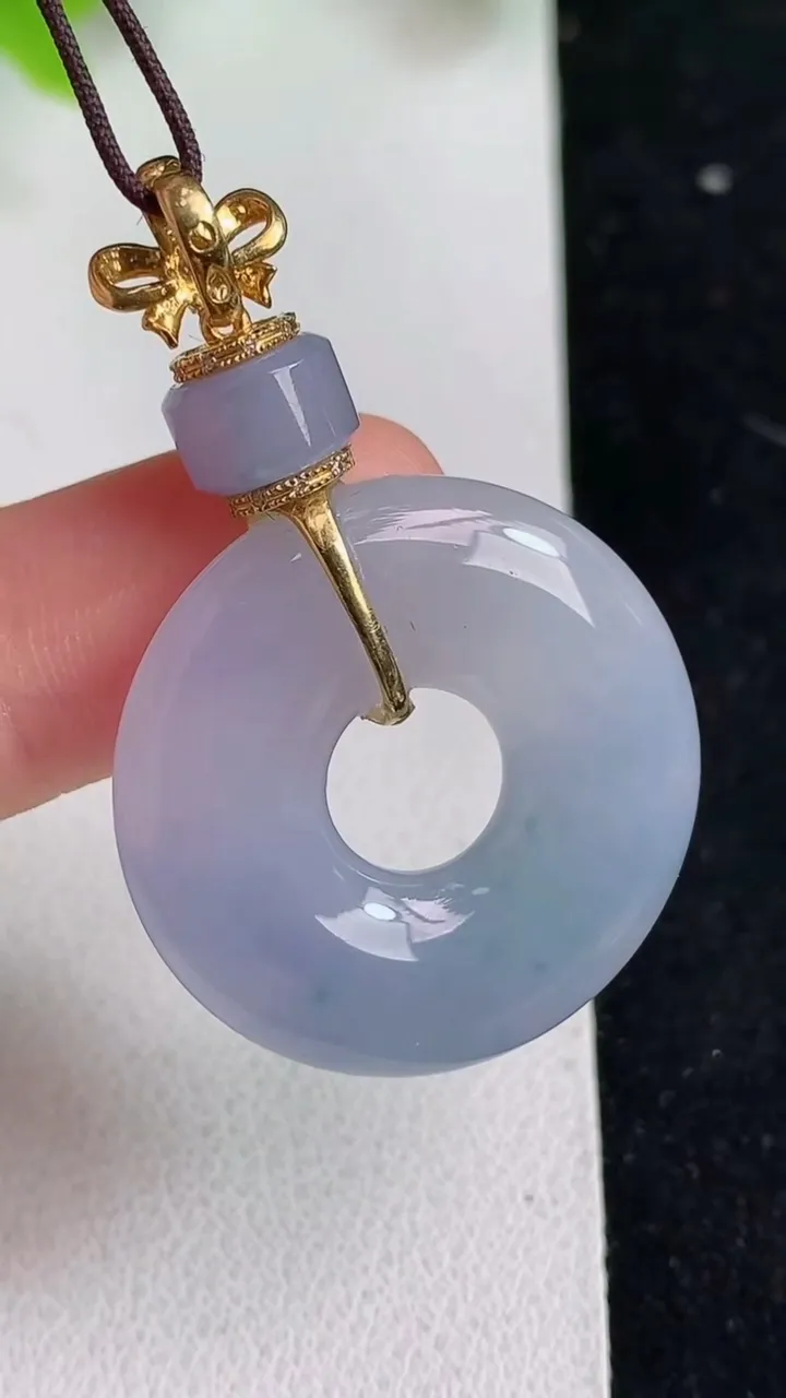 天然A货翡翠紫罗兰平安环吊坠，尺寸26.7-5.3，重量:9.21g
5月9日