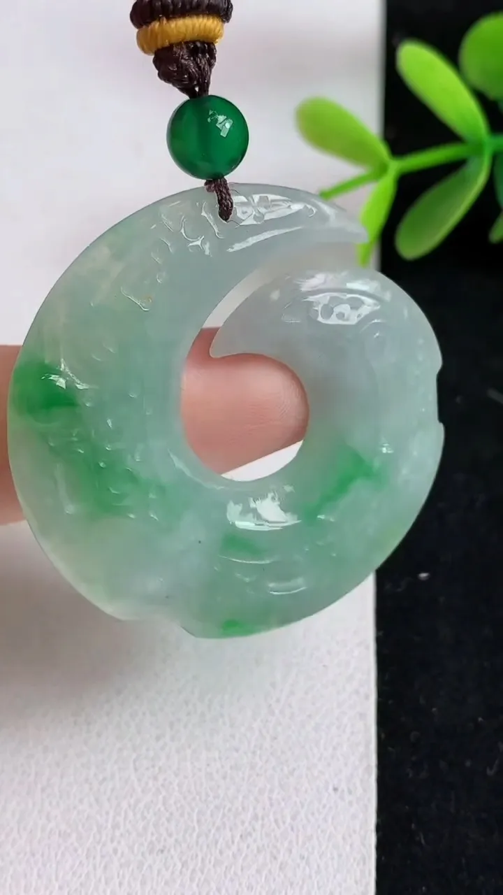 天然A货翡翠时来运转吊坠，尺寸38.8-4，重:9.97g
5月9日