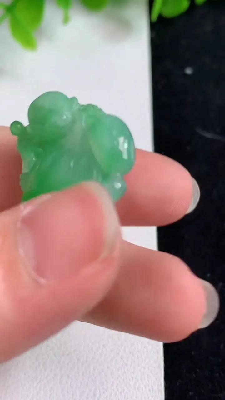 天然A货翡翠灵猴献瑞 福瓜吊坠，尺寸36.6-20.7-13.3，重量:13.50g
5月9日