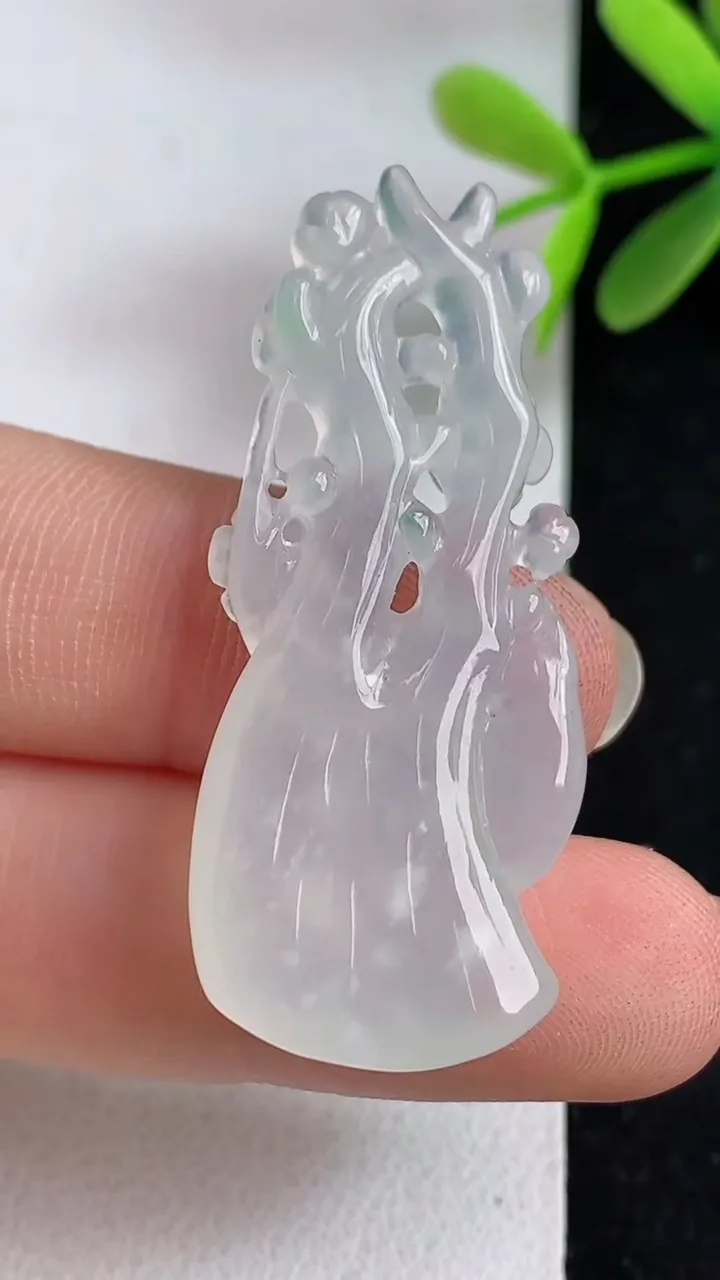 天然A货翡翠白冰花开富贵吊坠，尺寸41.2-17-6，重:7.62g
5月9日