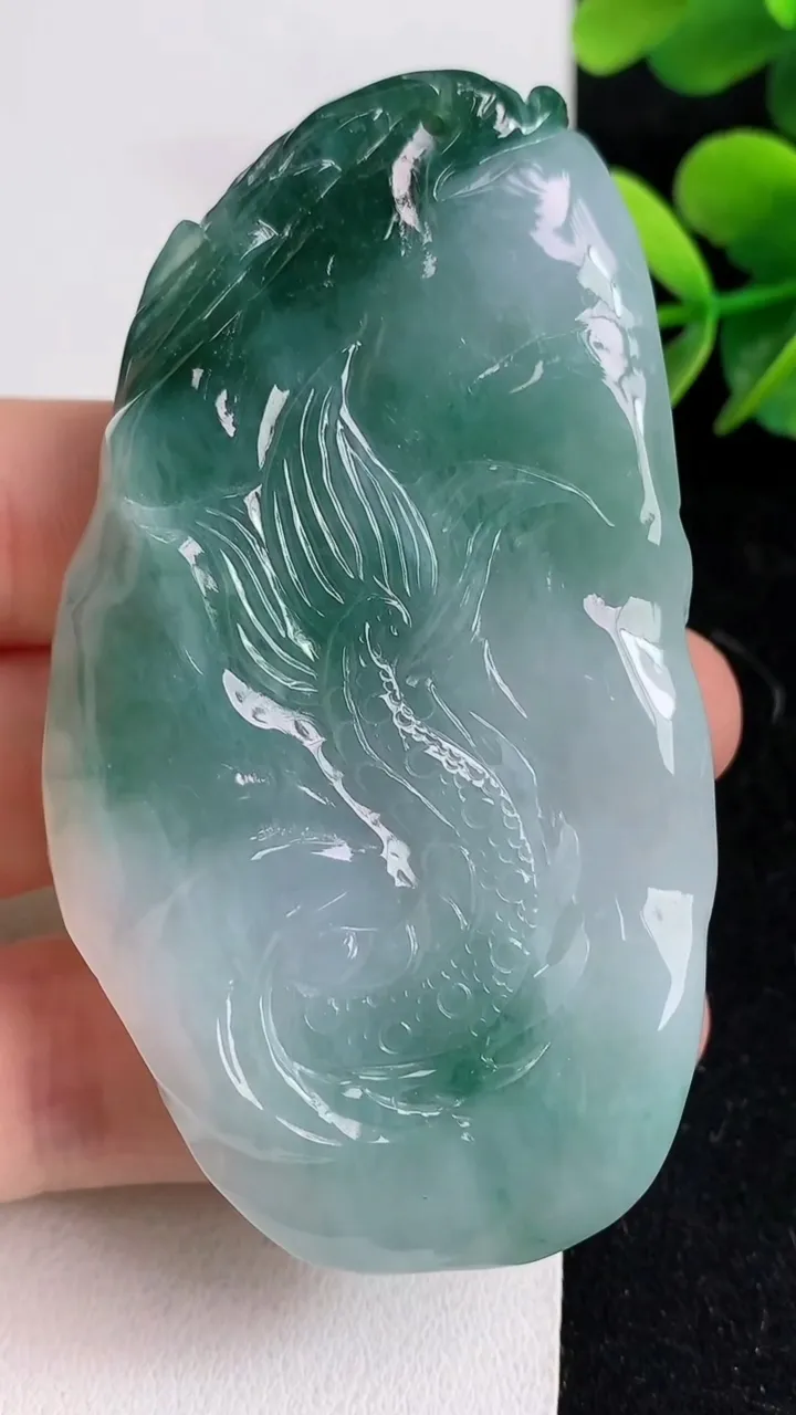 天然A货翡翠飘花龙牌吊坠，尺寸72.8-40.7-13.5，重:70.66g
5月9日