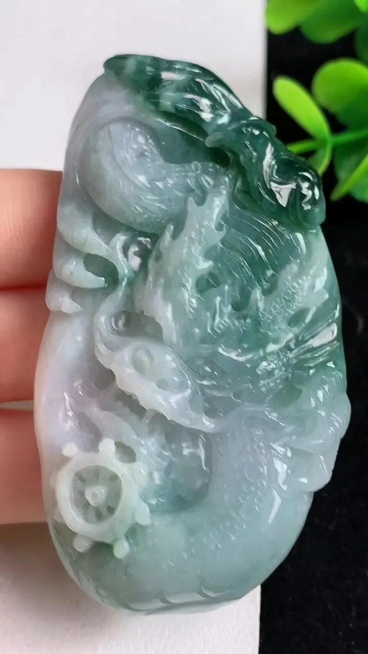 天然A货翡翠飘花龙牌吊坠，尺寸72.8-40.7-13.5，重:70.66g
5月9日